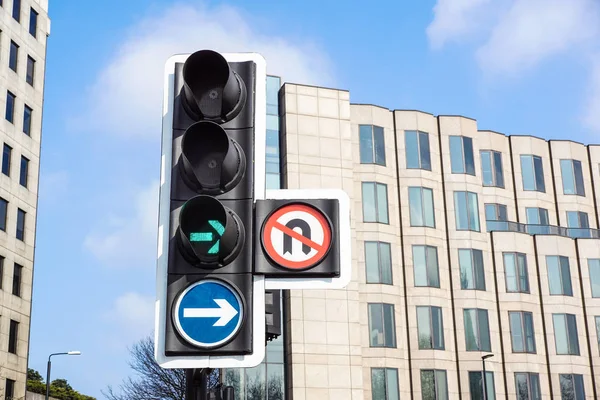 ロンドン市内の緑信号 — ストック写真