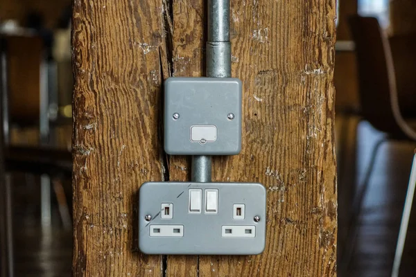 插头插座把电源分配给所有电气设备帮助人民要方便. — 图库照片