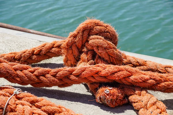 Kötél és vonóerejéről a tengervíz — Stock Fotó