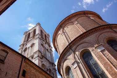 Kilise görünümünde perspektif aşağıdan Kulesi