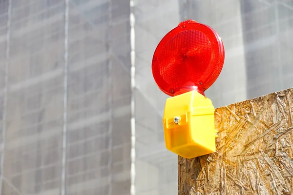 Uma luz intermitente de precaução na zona de perigo — Fotografia de Stock