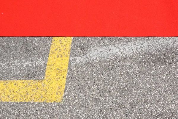 Röda mattan ingången detalj på asfalterad väg — Stockfoto