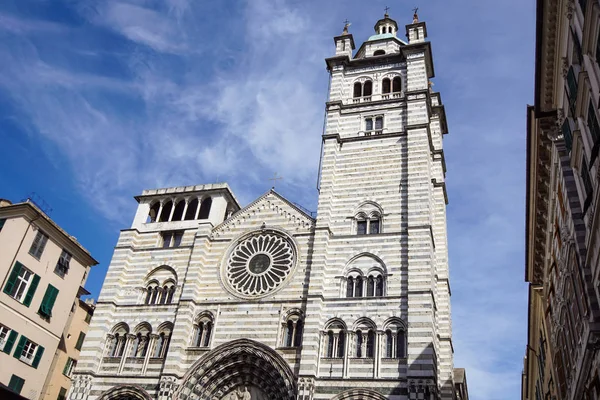 Genova, İtalya - 20 Temmuz 2017: Cenova Katedrali Duomo di Genova ya da Cattedrale di San Lorenzo Genova Merkezi eski şehir