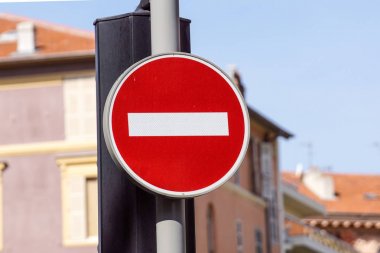 Kırmızı ve beyaz İngiliz giriş yol yok kayıt