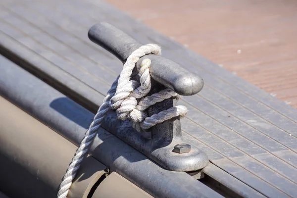 Ringlar rep på båtar däck — Stockfoto