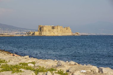 Castel dellovo yumurta kalenin İtalya, Napoli Körfezi ile Napoli liman için İtalyan