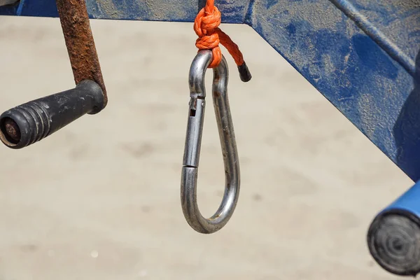 Climbing sports image of a carabiner on a rope — Stock Photo, Image