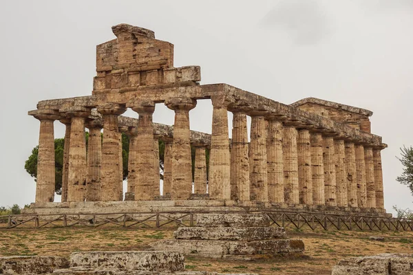 Włochy, Cilento, wykopaliska archeologiczne w Paestum, Świątynia Ateny znany również jako Cerere świątyni — Zdjęcie stockowe