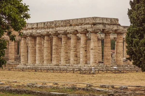 Włochy, Cilento, wykopaliska archeologiczne w Paestum, Świątynia Ateny znany również jako Cerere świątyni — Zdjęcie stockowe