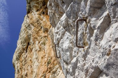 Eski kanca ve kayalık duvar doğal grungy mermer soyut yüzeyinde