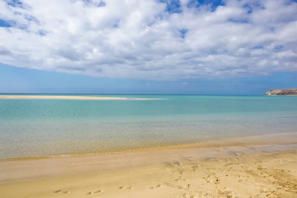 Oceano onda de água na bela praia Jandia, Morro Jable, Fuerteventura, Ilhas Canárias, Espanha — Fotografia de Stock