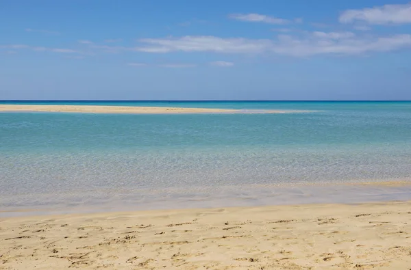 Oceano onda de água na bela praia Jandia, Morro Jable, Fuerteventura, Ilhas Canárias, Espanha — Fotografia de Stock