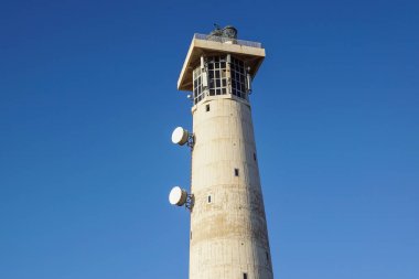 Yüksek bir iletişim kulesinin iç perspektifi