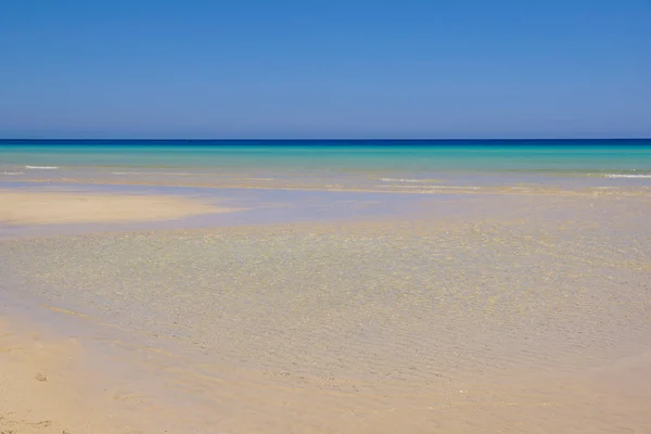 Beautiful white sand beach and Canary island , Fuerteventura sea. — Stock Photo, Image