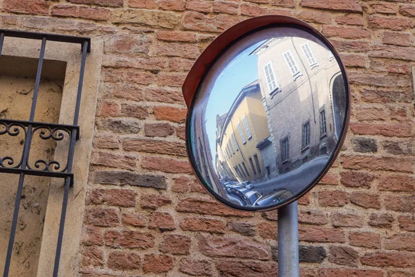 Espelho Trânsito Espelho Tipo Esférico Que Reflete Cruz Para Melhorar — Fotografia de Stock