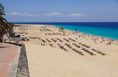 Kumul ve Morro Jable kentindeki Fuerteventura, Kanarya Adaları, İspanya bir plaj sahil mesire