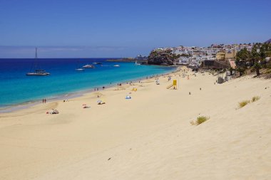 Kumul ve Morro Jable kentindeki Fuerteventura, Kanarya Adaları, İspanya bir plaj sahil mesire