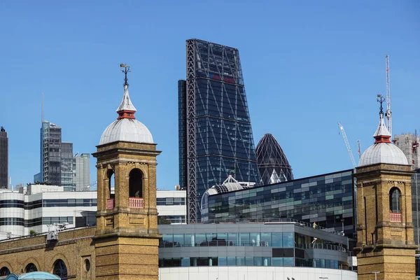 Londen Engeland April Gherkin Tussen Twee Wolkenkrabbers Aanbouw City London — Stockfoto