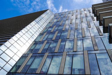 Milan, İtalya 04 Mart 2018: Milano şehrinin yeni ve modern siluetini oluşturan binaların ayrıntıları. Cuartiere şehrin modern şehirleşmesini yeniden başlattı. .