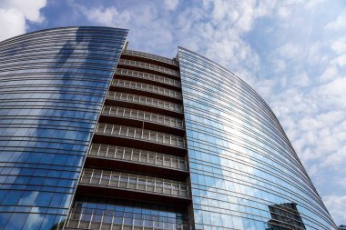 Milan, İtalya 04 Mart 2018: Milano şehrinin yeni ve modern siluetini oluşturan binaların ayrıntıları. Cuartiere şehrin modern şehirleşmesini yeniden başlattı. .