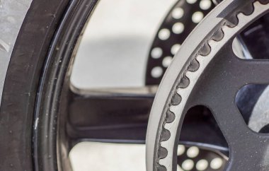 tekerlek kasnak üzerinde zamanlama kemeri . Yakın çekim .