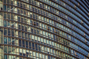 London, Büyük Britanya - 06 Nisan 2017: Canary Wharf, Londra'nın iki büyük iş bölgelerine biridir. . Mahallenin bütün Londra manzarası oluşturmak ofis binaları ile noktalı .