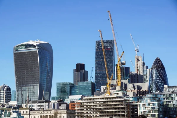 Londen Engeland April Gherkin Tussen Twee Wolkenkrabbers Aanbouw City London — Stockfoto