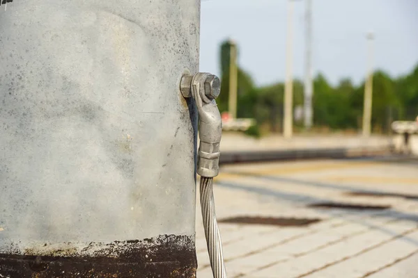 Structureel Detail Van Een Verlichtings Post Staal Bodemplaat Veiligheid Grond — Stockfoto