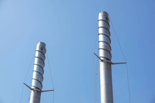 Chimeneas Metal Con Espiral Antivórtica Cielo Azul Fondo — Foto de Stock