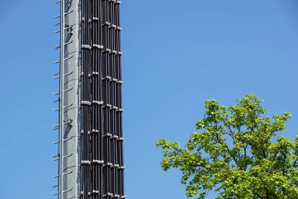 Industriële Toren Trappen Tegen Blauwe Hemel — Stockfoto