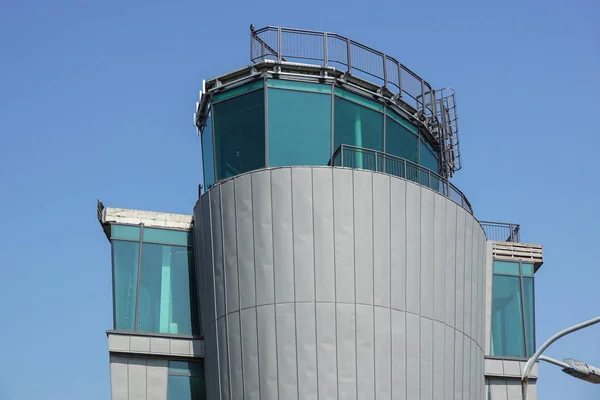 Moderne Luchthaven Controle Toren Verlaten Metalen Constructies — Stockfoto