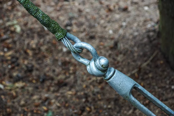 Spannschlösser Aus Metall Zur Befestigung Von Seilen Mit Stahlstange — Stockfoto