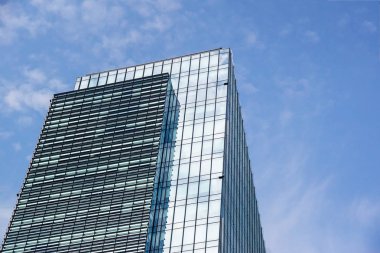 Milan, İtalya 04 Mart 2018: Milano şehrinin yeni ve modern siluetini oluşturan binaların ayrıntıları. Cuartiere şehrin modern şehirleşmesini yeniden başlattı.