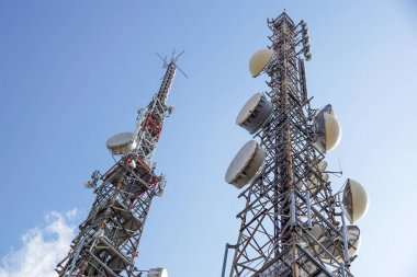 Cep telefonu anten veya Gsm ve Umts cep telefonu iletişimleri için kullanılan anten Kulesi