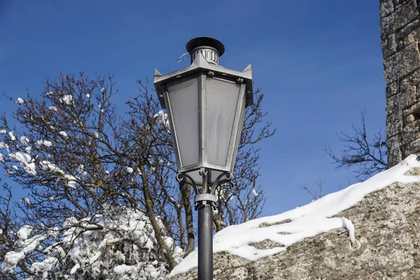 겨울에는 빈티지 가로등 기둥 — 스톡 사진