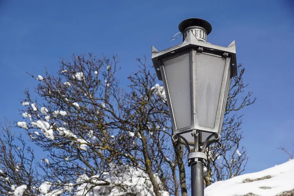 Vintage Street poste lâmpada no dia de inverno — Fotografia de Stock