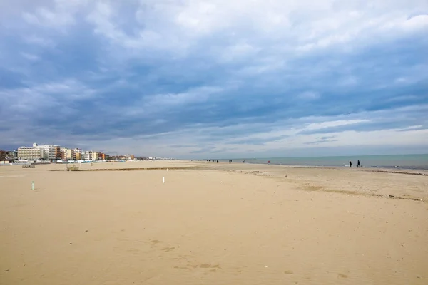Storm över stranden i Rimini vid Ialy — Stockfoto