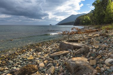 Fırtınalı sonbahar manzara