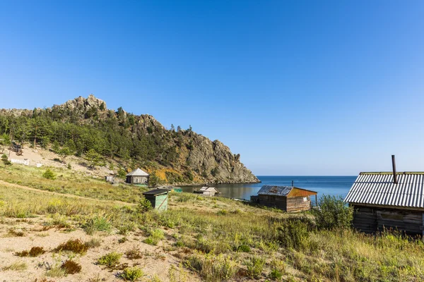 Pueblo en la orilla del lago Baikal —  Fotos de Stock