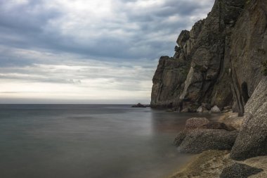 Baykal Gölü üzerinde sonbahar bulutlar