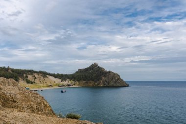 Akşam kayalık koyunda
