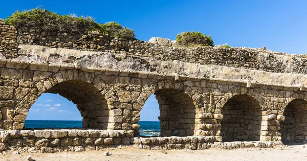 Arcos de aqueduto antigo — Fotografia de Stock