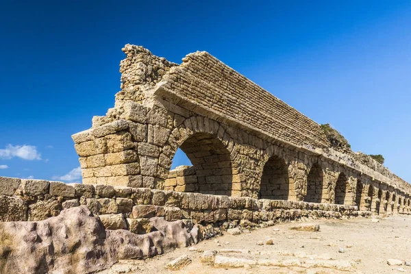 Arches of ancient aqueduct — Stock Photo, Image