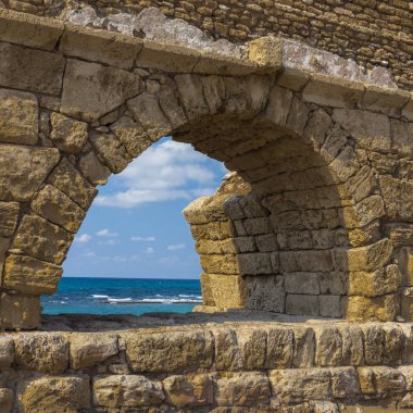 Bulutlar antik kemer