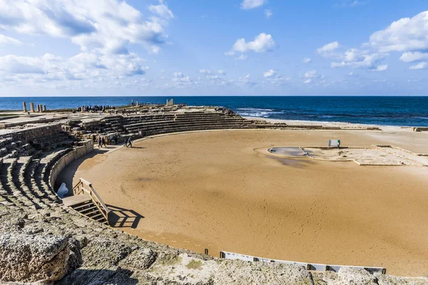 O anfiteatro na costa do Mediterrâneo — Fotografia de Stock