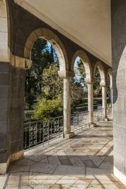 Sütunlu köşede