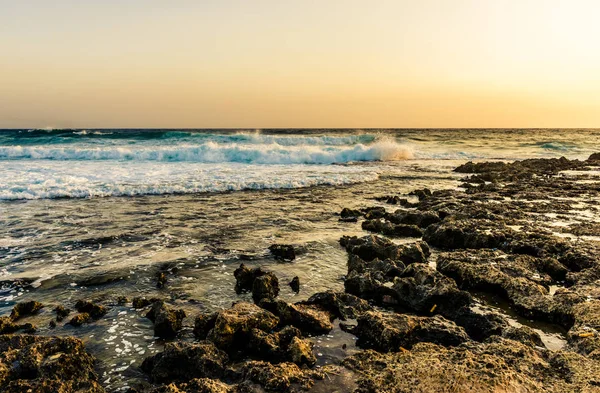 De rotsachtige kust van de Middellandse Zee — Stockfoto