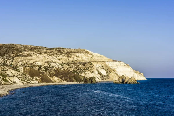 Rocky Yarımadası mavi lagün kenarında