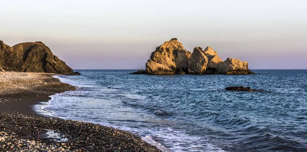 Los Últimos Rayos Del Sol Poniente Teñían Las Montañas Rojas — Foto de Stock