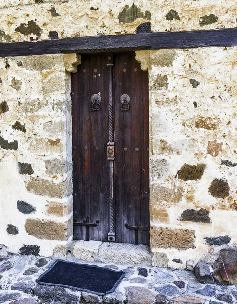 Porta Madeira Muito Antiga Uma Casa Grega Pedra Centro Ilha — Fotografia de Stock